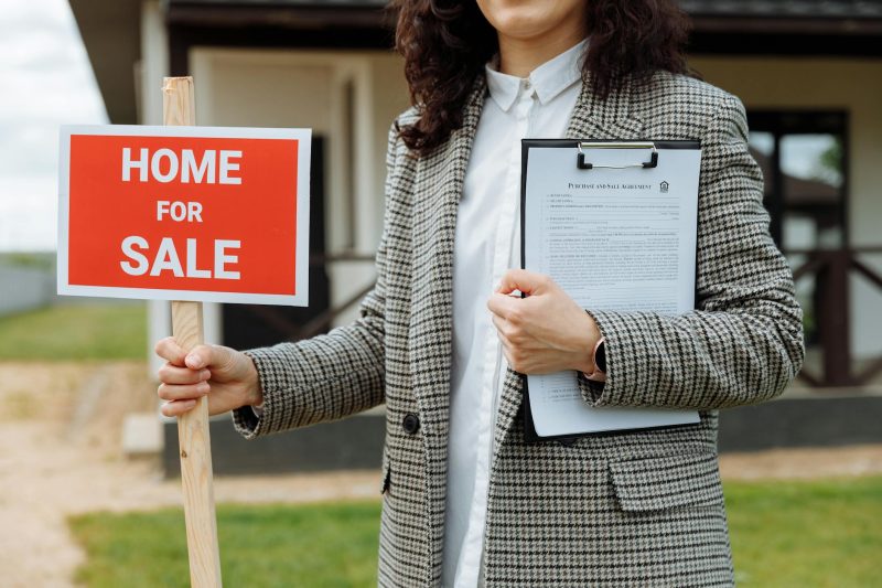 Home 5 Summer Solstice Savvy: Timing Your Home Purchase for Maximum Benefit in the Longest Days of the Year